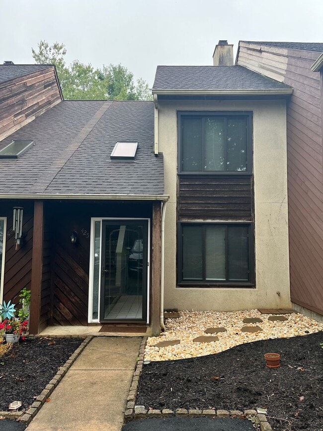 Photo - 2bed 1.5 Bath Townhouse