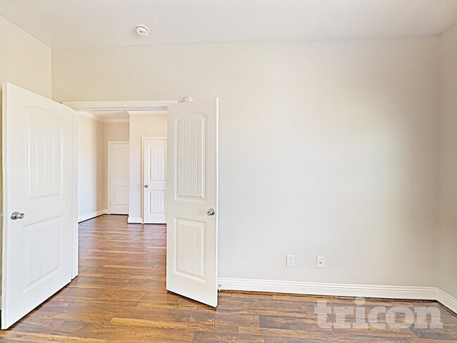 Photo - 1002 Woodcrest Dr