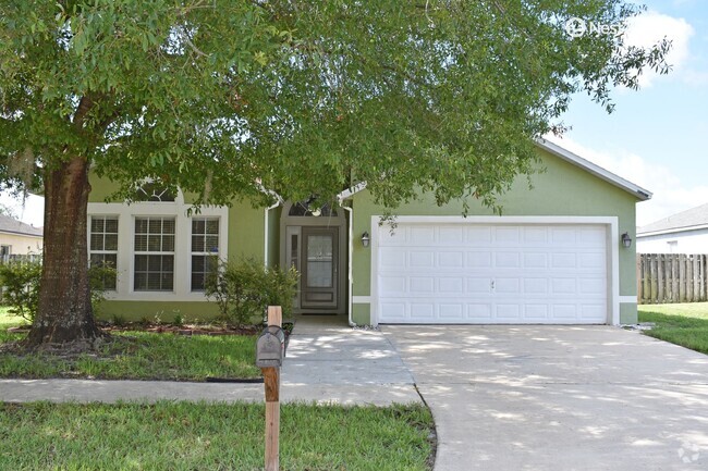 Building Photo - Four Bedroom West Jax Beauty! Rental