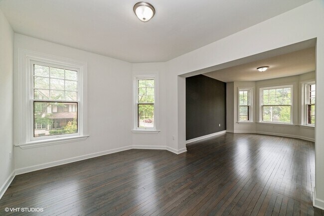 Photo - 2803 - 2813 Belleview Apartments