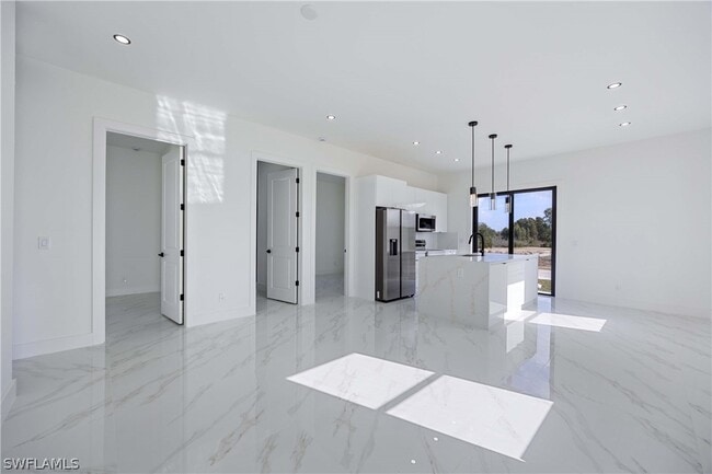 Photo - 1053 Marine Ave S