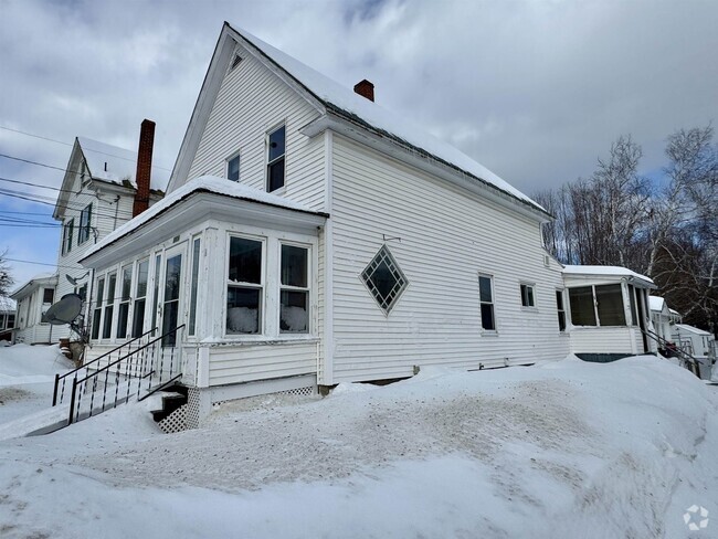 Building Photo - 61 Pleasant St Rental