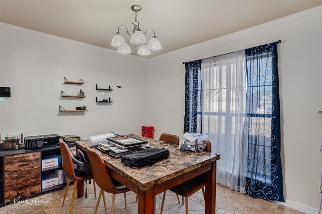 Photo - 615 Alex Way