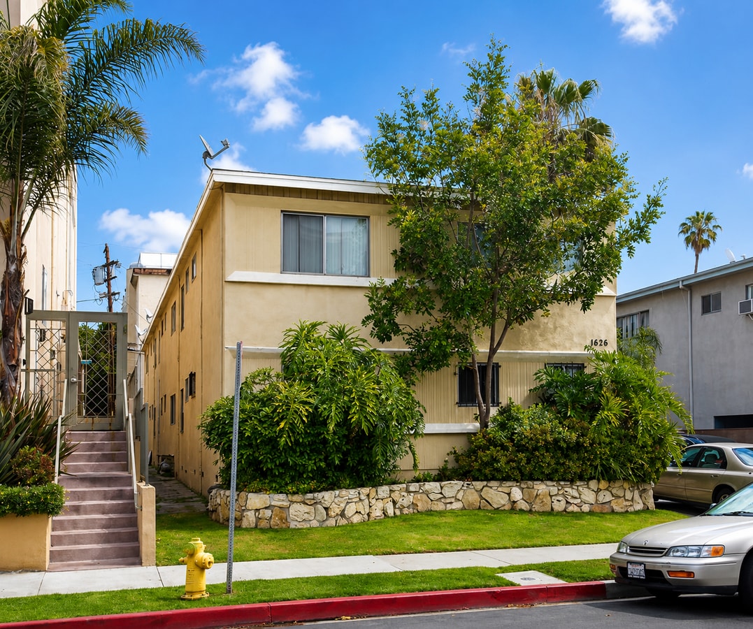 1626 Barry Ave - 1626 Barry Ave