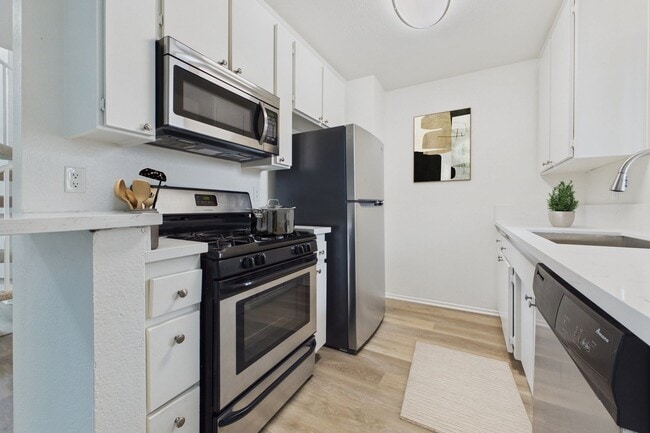 5760 Laurel Canyon Apartments