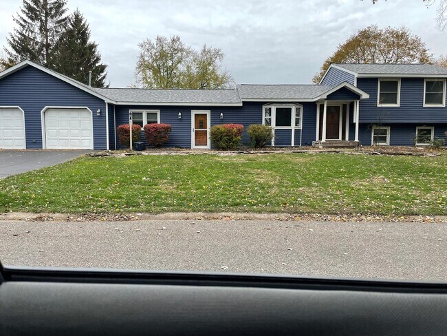 Building Photo - 518 Rita Dr