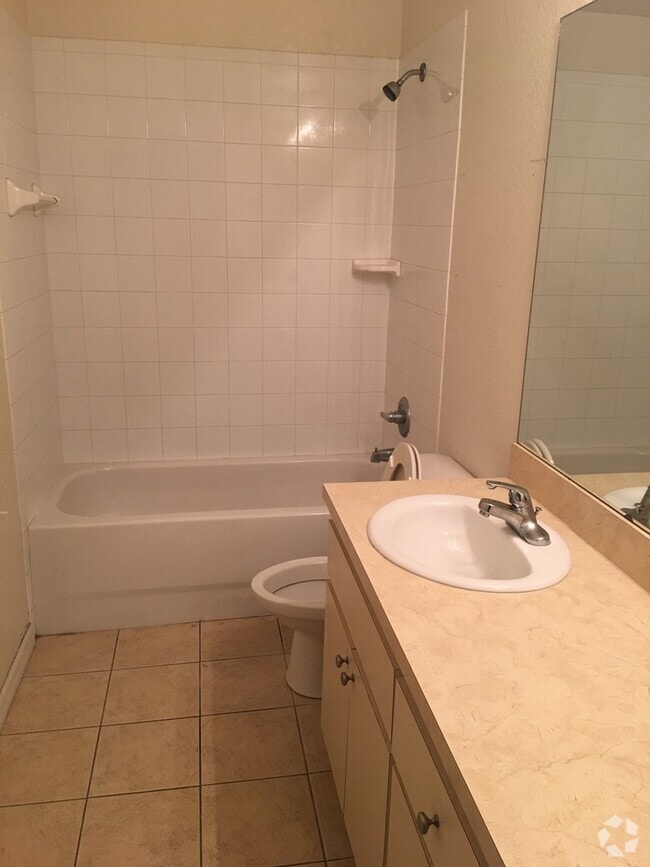 Building Photo - 1031 Fox Lake Dr Unit 1031 Rental