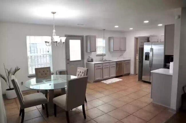 Photo - 1977 W Deane St