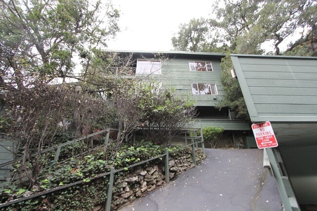 Building Photo - Contemporary North Berkeley 2 Bedroom Condominium