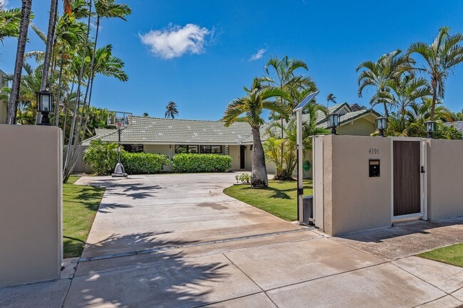 Photo - 5 BR Executive Home with Pool in prestigious Kahala! Pet Friendly!