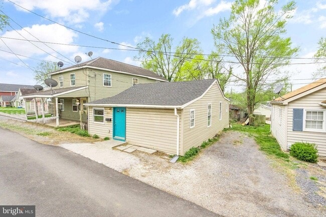 Photo - 439 West Ln