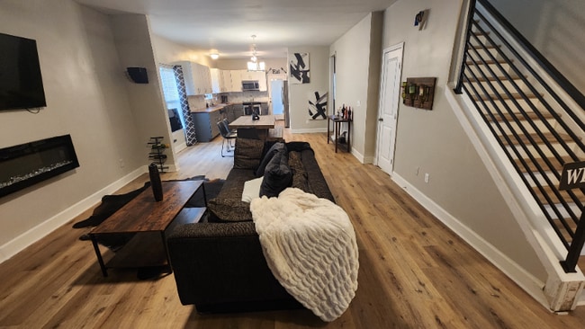 Photo - 1 Delmar Ln NW