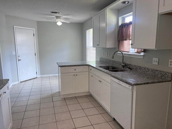 Photo - 2809 Geronimo Dr