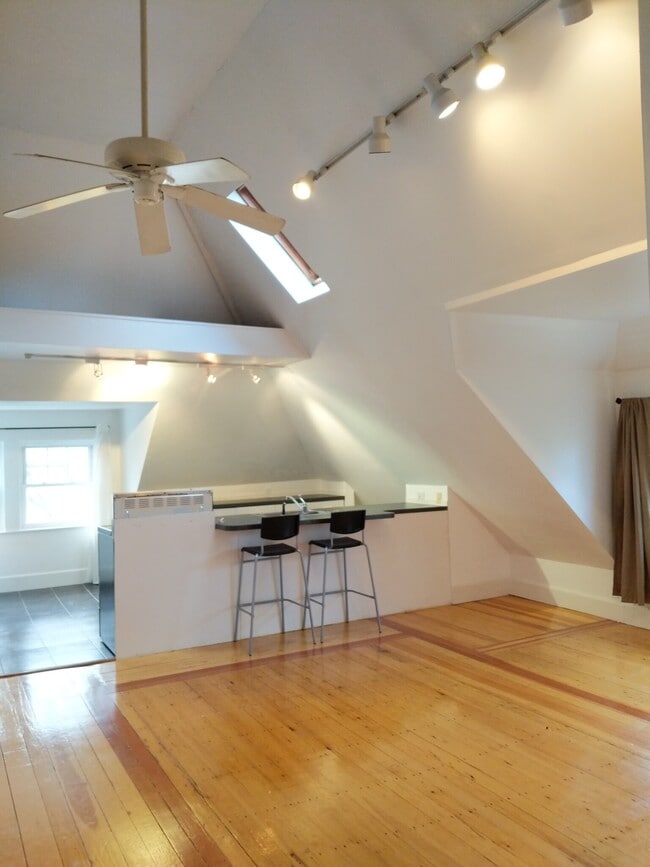 Building Photo - 183 Babcock St Unit A3 Rental