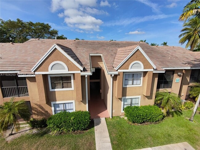 Building Photo - 10670 SW 156th Pl Unit 313