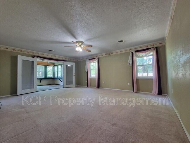 Photo - 204 S Oak St