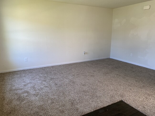 Photo - 204 Valleyside Dr NE