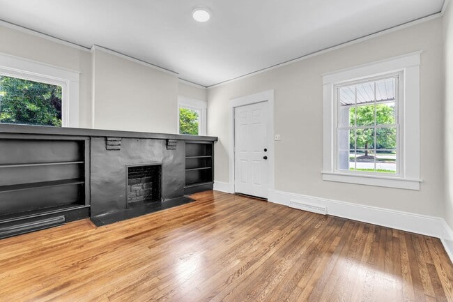 Photo - Four Bedroom 2 bath House with office on W Friendly Ave in Greensboro-near UNCG