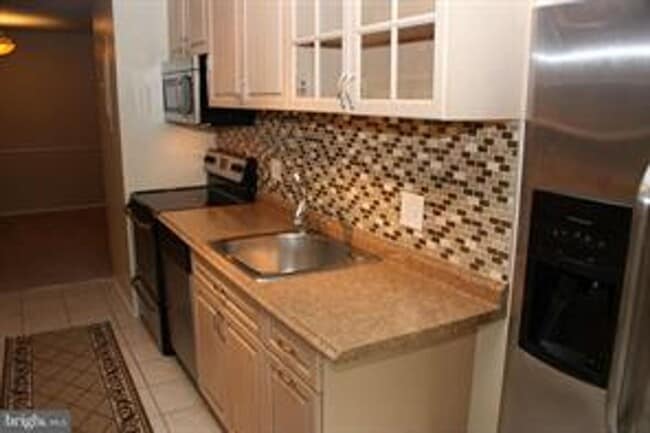 Photo - 3 BEDROOM CONDO WITH BALCONY, ALL UTILITIES INCLUDED Unit 102