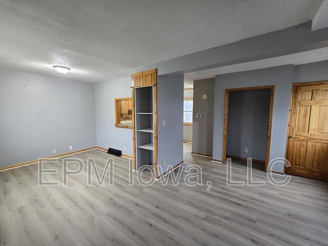 Photo - 301 Rath St