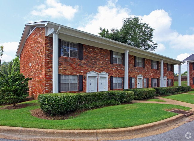 Eastwood Manor - Eastwood Manor Apartments