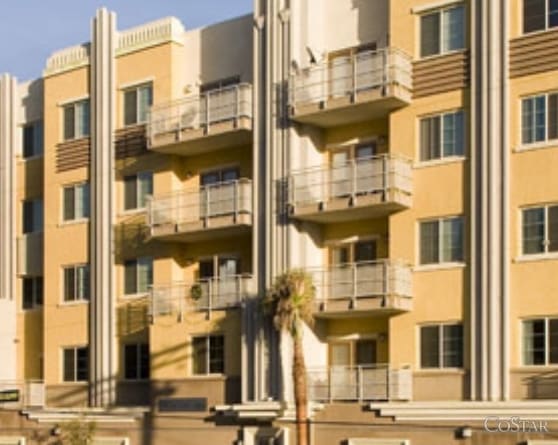 Building Photo - Villas Del Lago