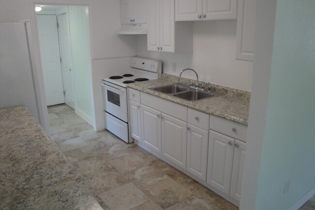 Photo - Three Bedroom One Bathroom House For Rent