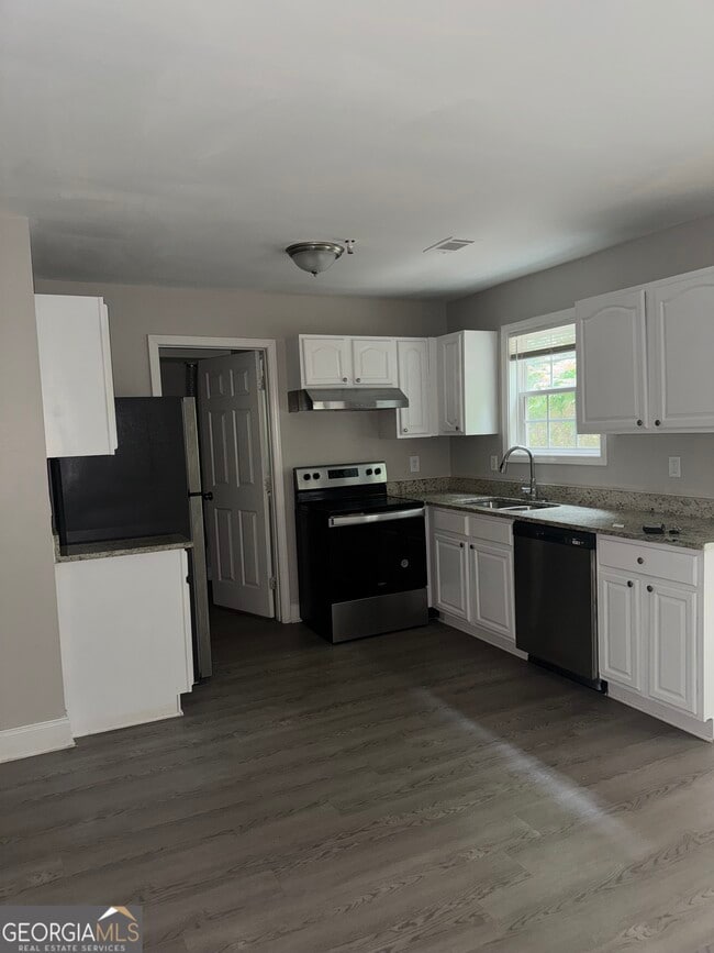 Photo - 1240 Pinedale Cir NW