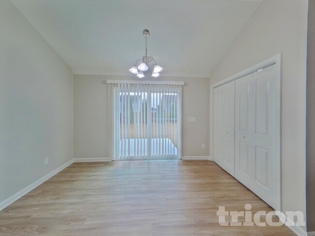 Photo - 333 Finch Ln