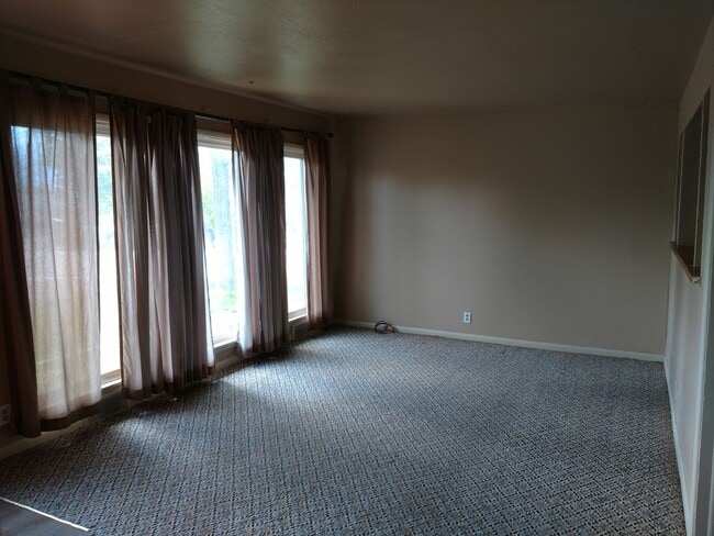 Photo - Move in SPECIAL. 1/2 off first full months...