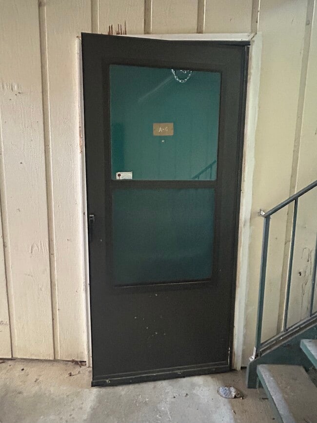 00_Front Door - 1208 Bush River Rd Unit A4