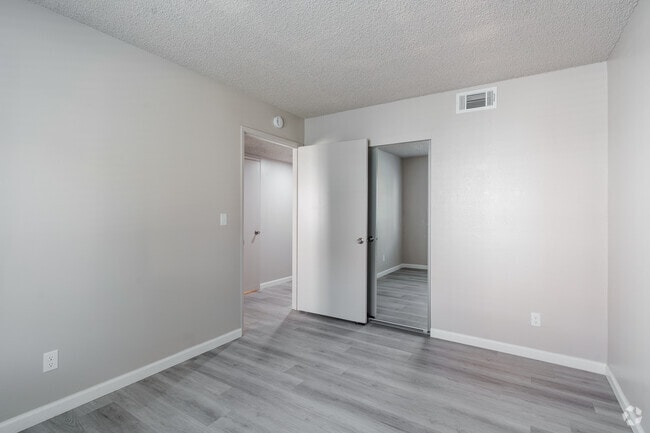 2BR, 1BA - 848SF - Bedroom