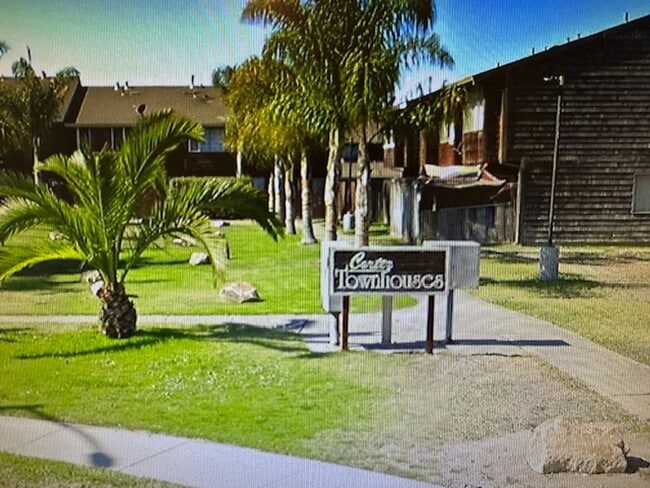 Building Photo - Completely Remodeled 2-Bedroom Townhome – Everything Brand New!