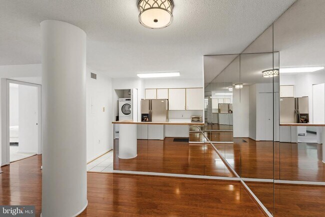 Building Photo - 2111 Wisconsin Ave NW Unit 203