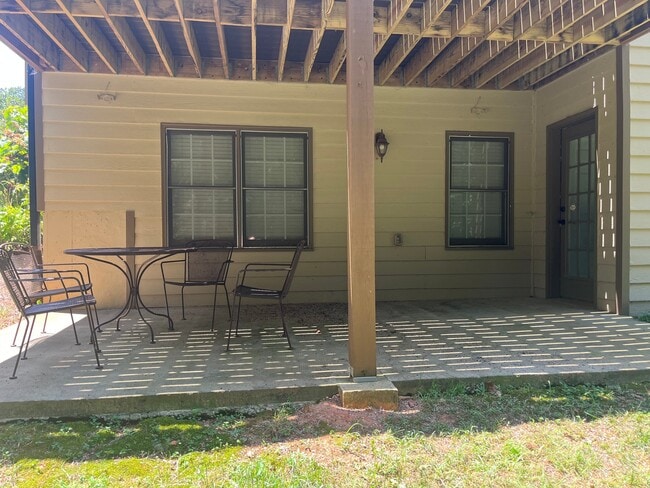 Building Photo - 5182 Glenstone Ct