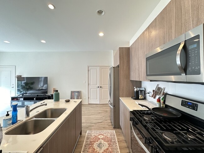 Photo - 4111 N Narragansett Ave Unidad 402