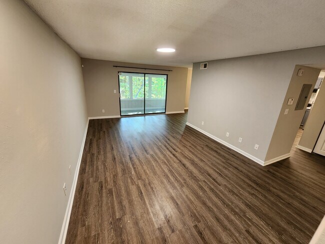 Photo - 915 Seasons Pkwy