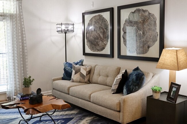 Photo - The Crest at Laurel Canyon