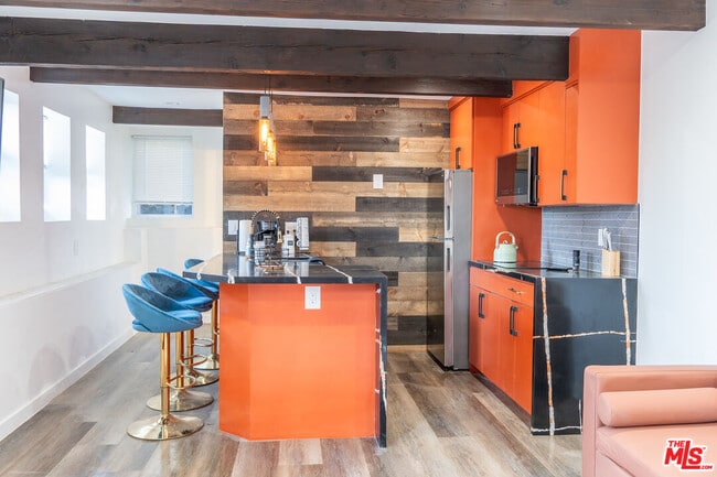 Building Photo - 1933 Lemoyne St