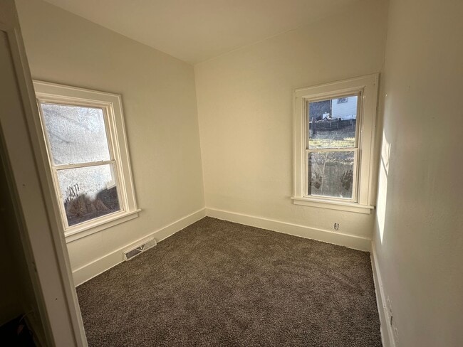 Photo - $1100 - 2 Bed 1 Bath Home in Sioux City