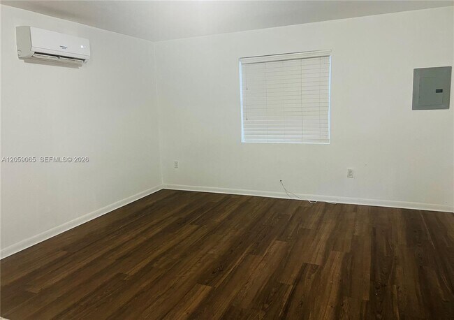 Photo - 529 SW 3rd St Unit 3