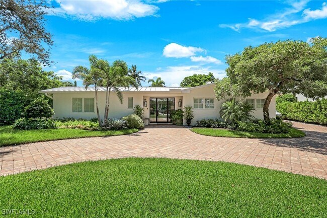 Photo - 642 6th Ave N