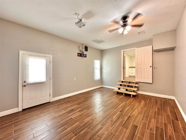 Photo - 6612 Greg St