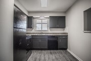 2BR,1BA,-950SF