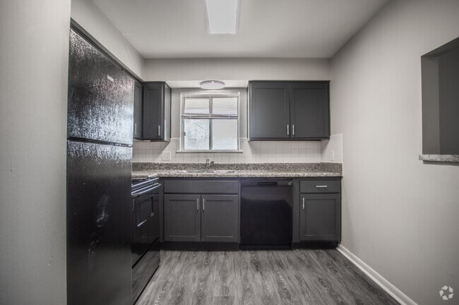 2BR,1BA,-950SF