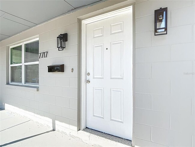 Photo - 7717 W Hiawatha St