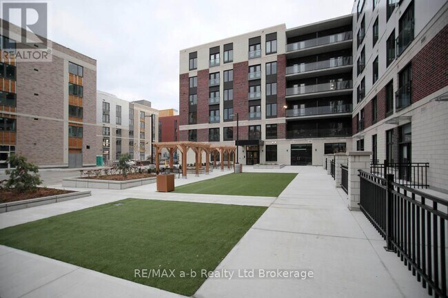 Photo - 370 South St