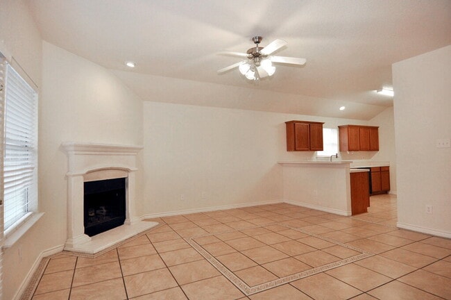 Photo - "Warm And Welcoming 3-2-2 With Open Living In a Prime Location!"