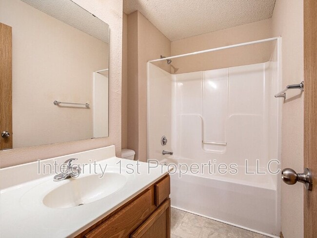 Photo - 210 N Pointe Ln