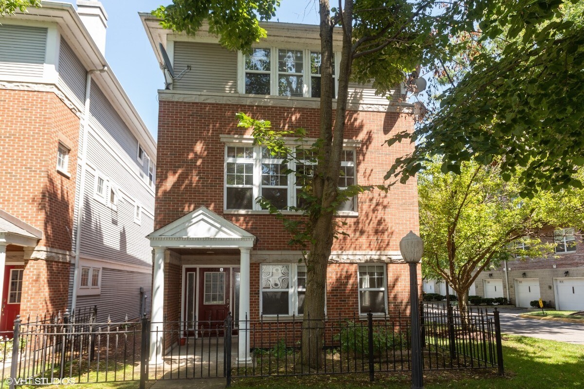 4922 S Cornell Ave Apartment For Rent in Chicago, IL